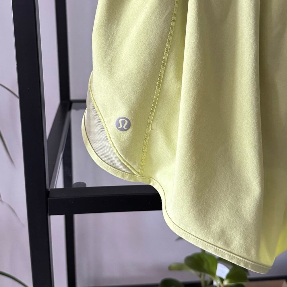 Lululemon Hotty Hot Short II 2.5" Lemon Vibe Yellow Shorts Women’s 8 Regular - Picture 3 of 9